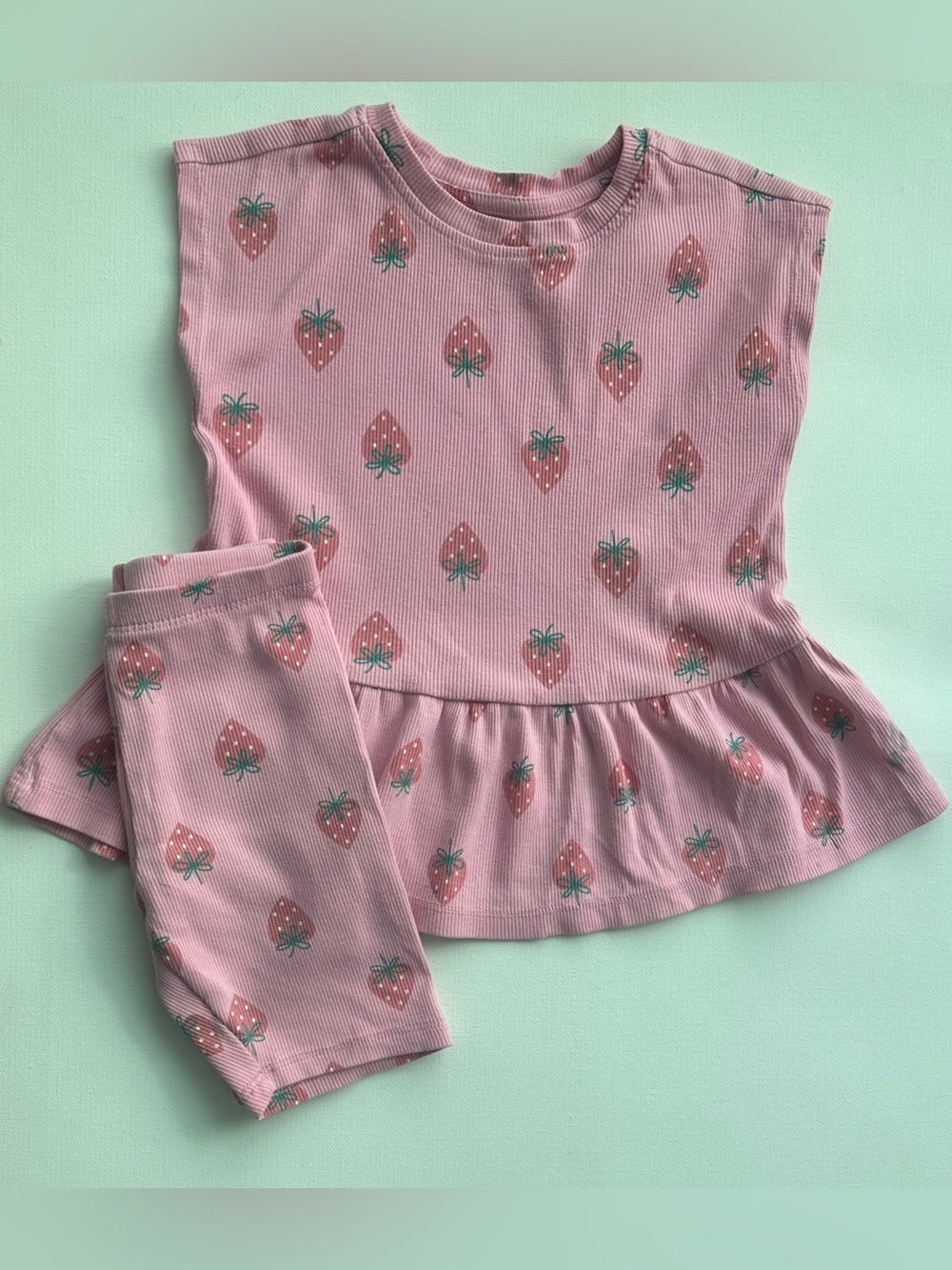 Cat & Jack girl’s set top & bike Shorts with all-over Strawberry prints.  Size 4